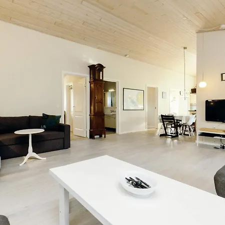 6 Person In Nysted-by Traum * Nysted